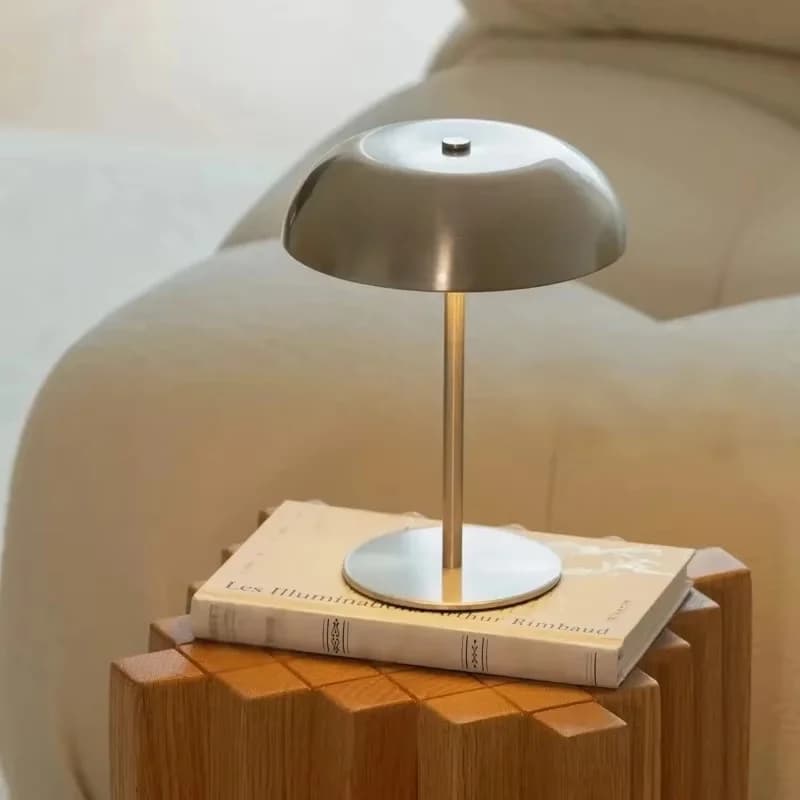 Kovová LED stolní lampa ve tvaru houby, USB dobíjitelná