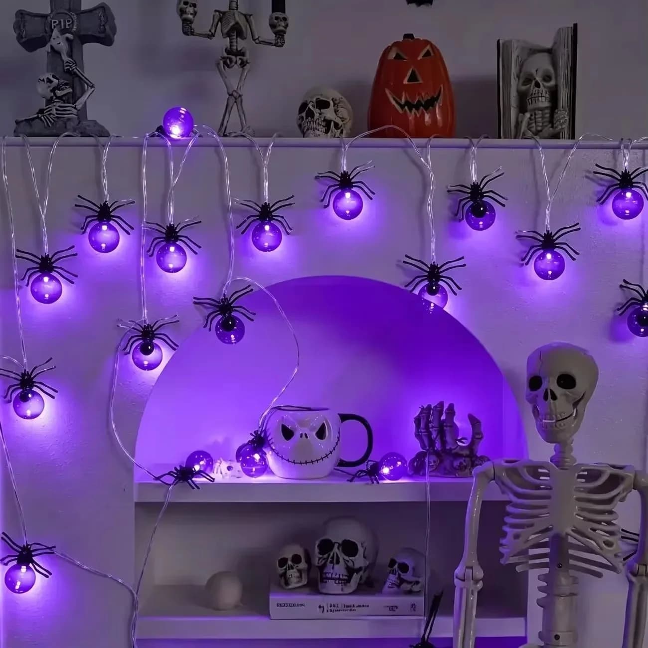 LED řetězová světla se svítícími pavučiny globusy, na baterie
