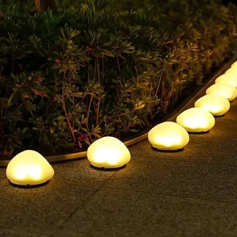 Vodotěsné solární LED svítidlo na trávník s designem kamenného oblázku